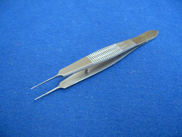 CASTROVIEJO Suturing Fcps Wide 1x2T .9mm 10cm/4"